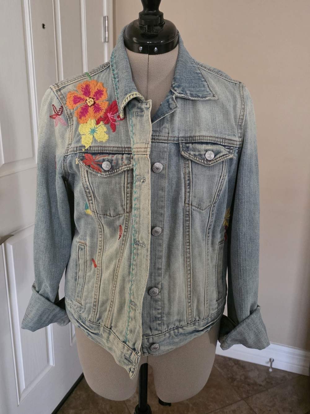 GAP Light Blue Denim Jacket with Multicolor Floral Embroidery - Picture 2 of 7
